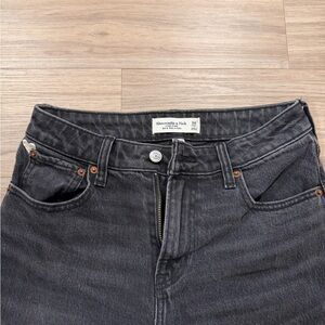 Abercrombie & Fitch 90s Relaxed Jeans